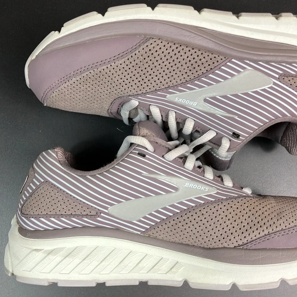 Brooks Addiction Walker Athletic Outdoor Sneaker Shoes Women’s size‎ 8 D